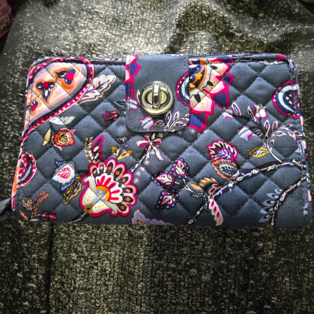 ♡♡Vera Bradley Turnlock Wallet